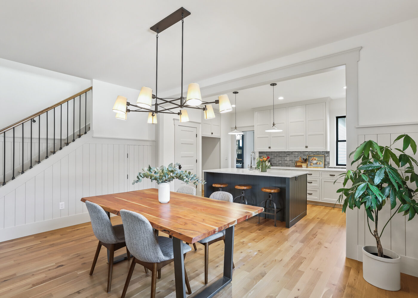 906 W 37th St - WEB-15