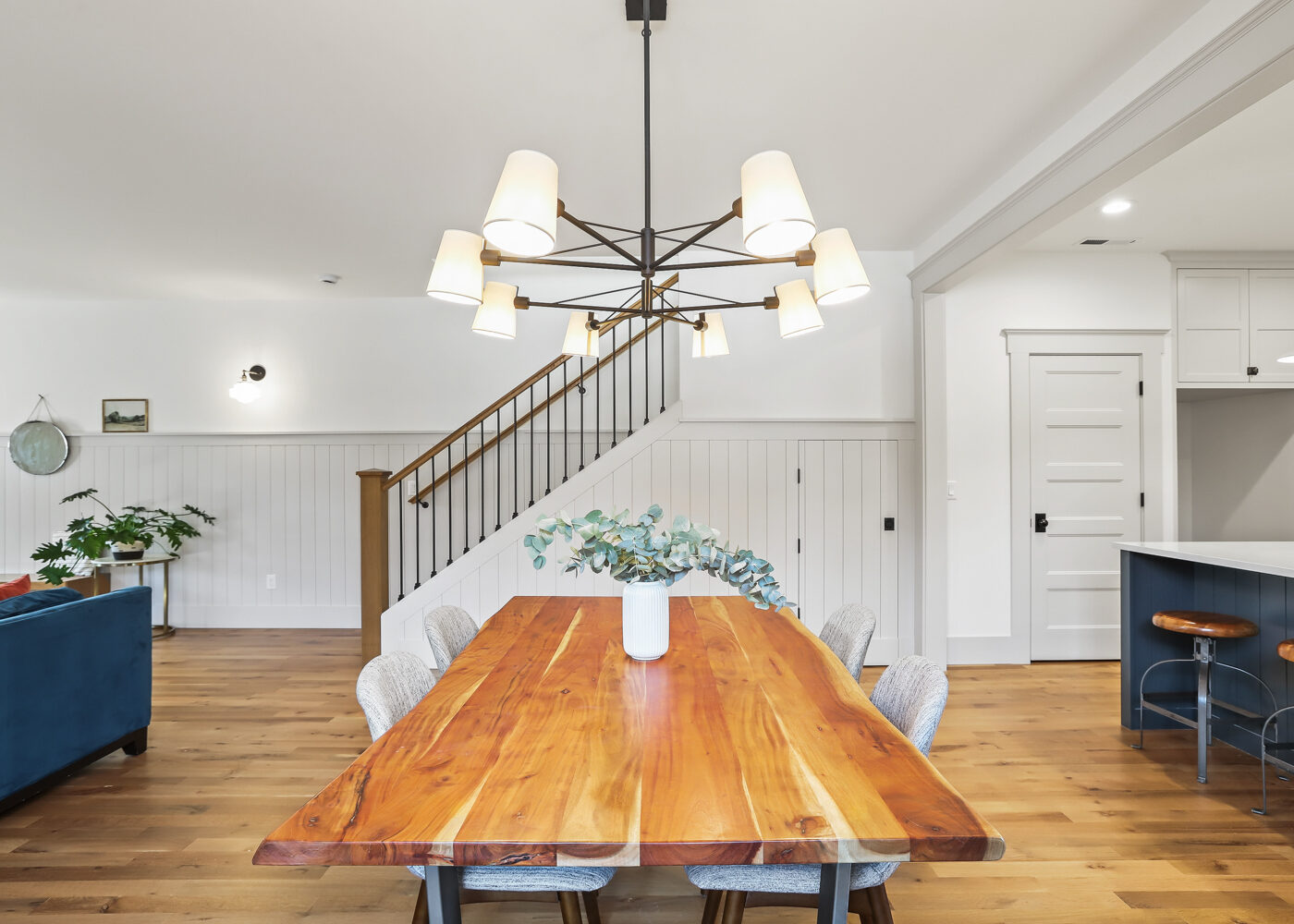 906 W 37th St - WEB-17