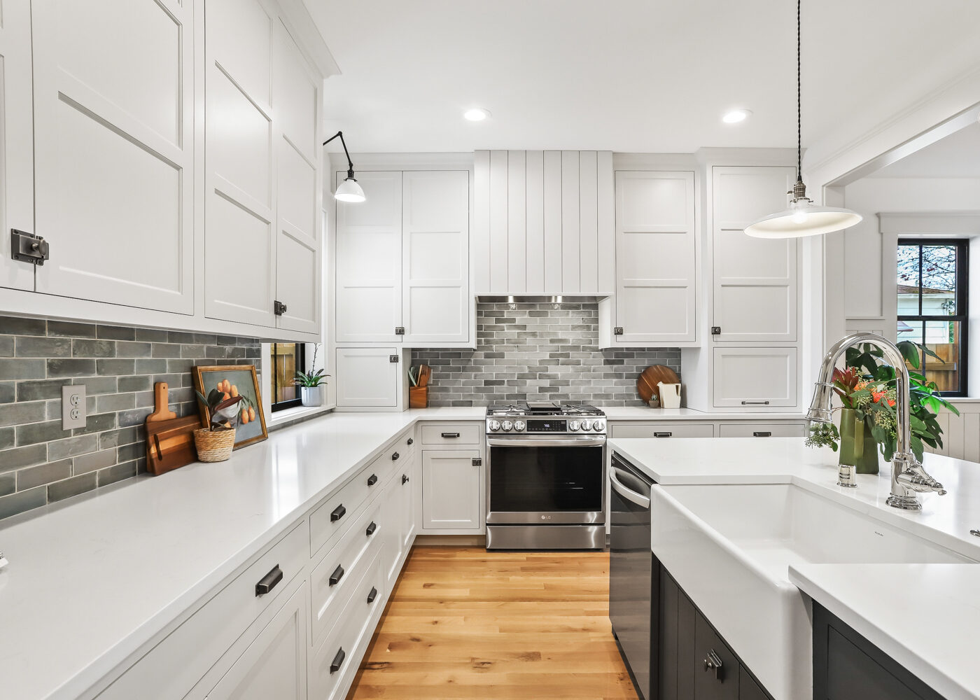 906 W 37th St - WEB-23