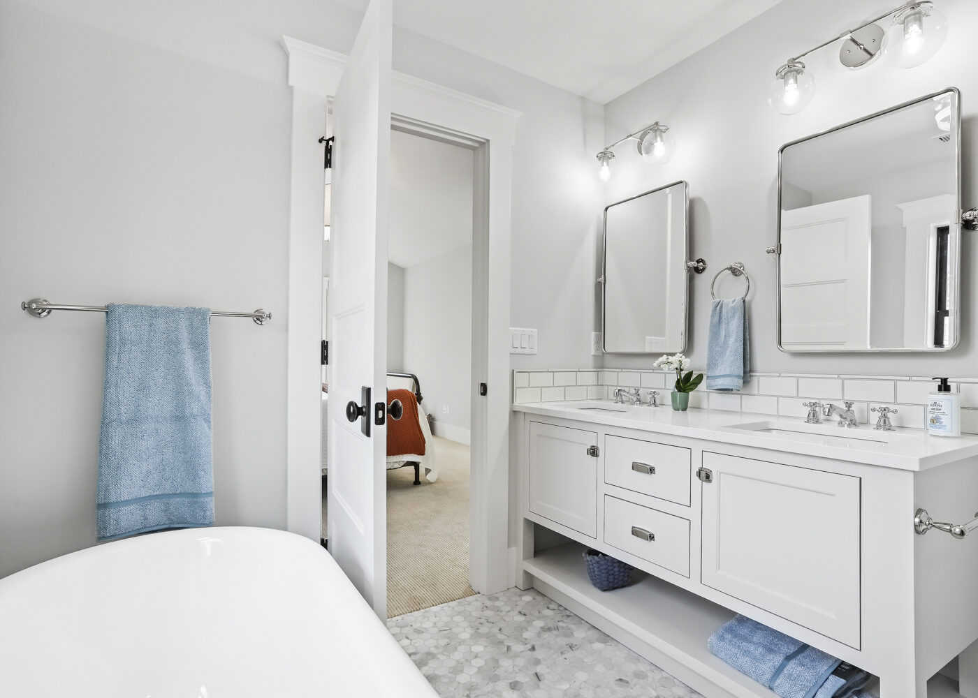 906 W 37th St - WEB-44