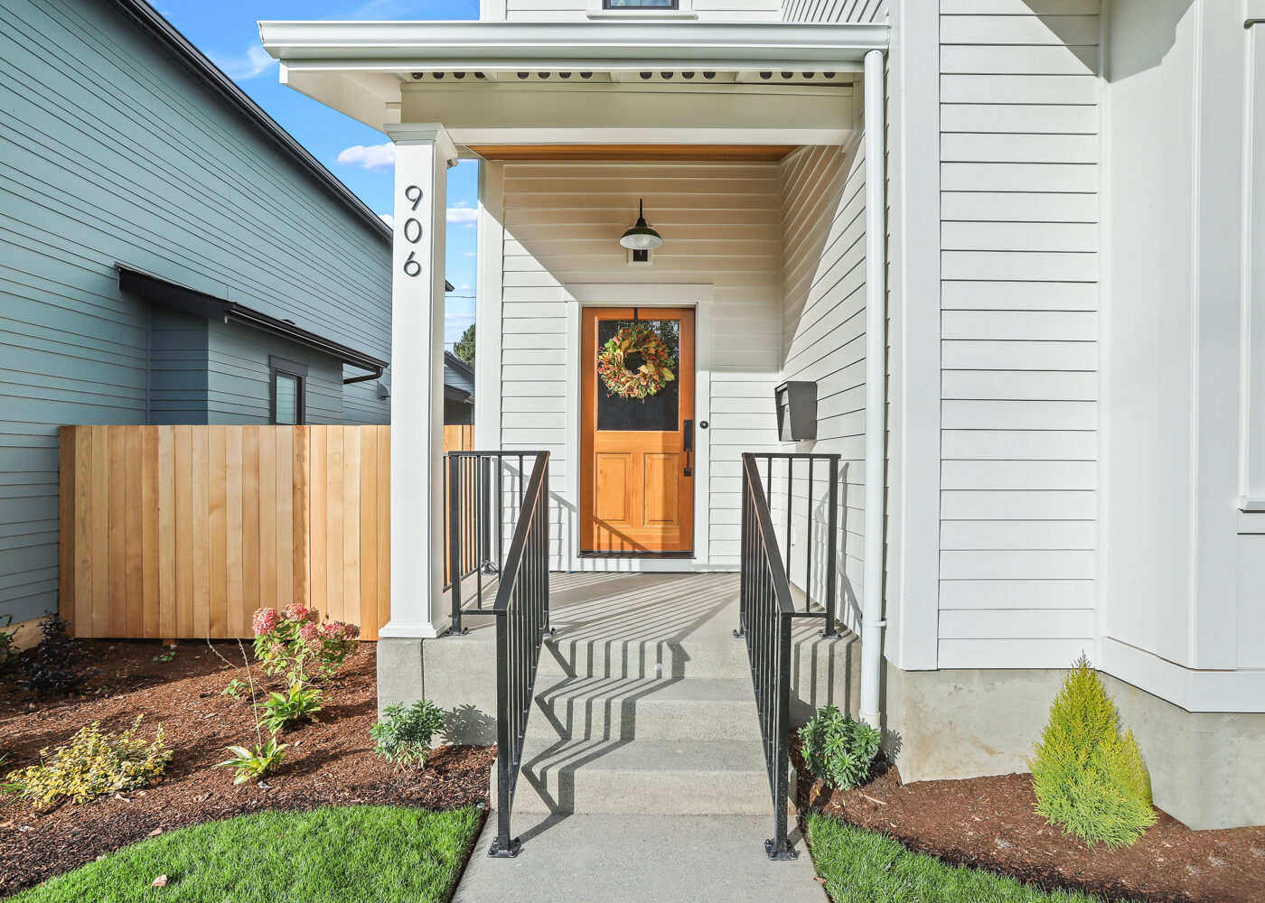 906 W 37th St - WEB-5